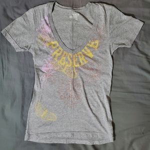 Old Navy Gray Preserve V-Neck Graphic Tee
